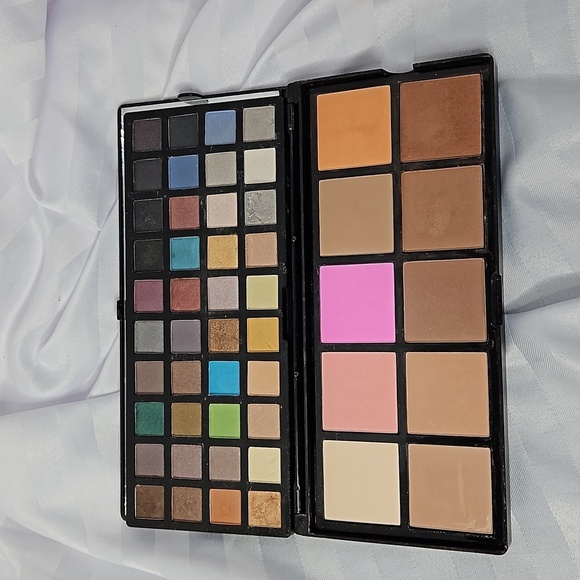 EYE AND FACE PALETTE - Picture 1 of 9